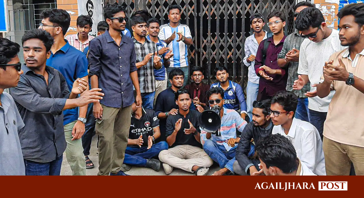 বরিশালে শিক্ষার্থীর ওপর হামলার প্রতিবাদে সড়ক অবরোধ ও বিক্ষোভ