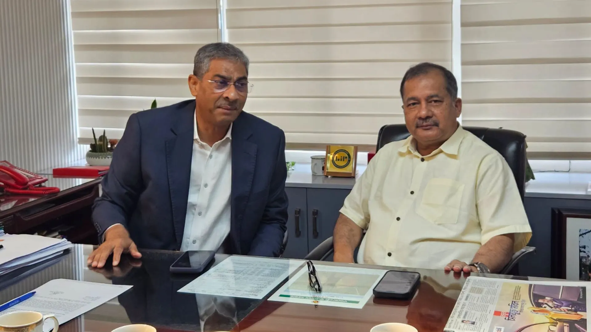 আড়িয়াল খাঁর ভয়াবহ ভাঙনে বিপর্যস্ত মানুষের পাশে জহির উদ্দিন স্বপন